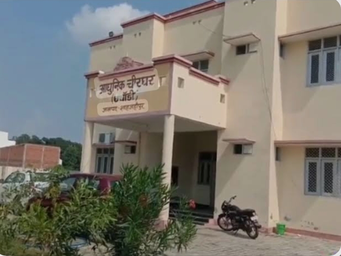 Shahjahanpur News: बिजली विभाग की लापरवाही से 5 वर्षीय मासूम को लगा करंट हुई मौत ,परिजनों ने थाने में दी तहरीर