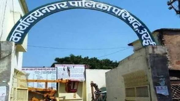 Jalaun News: “बारिश से पहले नहीं जागा नगर पालिका प्रशासन, वार्ड नंबर 19 में नाला बना मुसीबत!” Jalaun News: “बारिश से पहले नहीं जागा नगर पालिका प्रशासन, वार्ड नंबर 19 में नाला बना मुसीबत!”