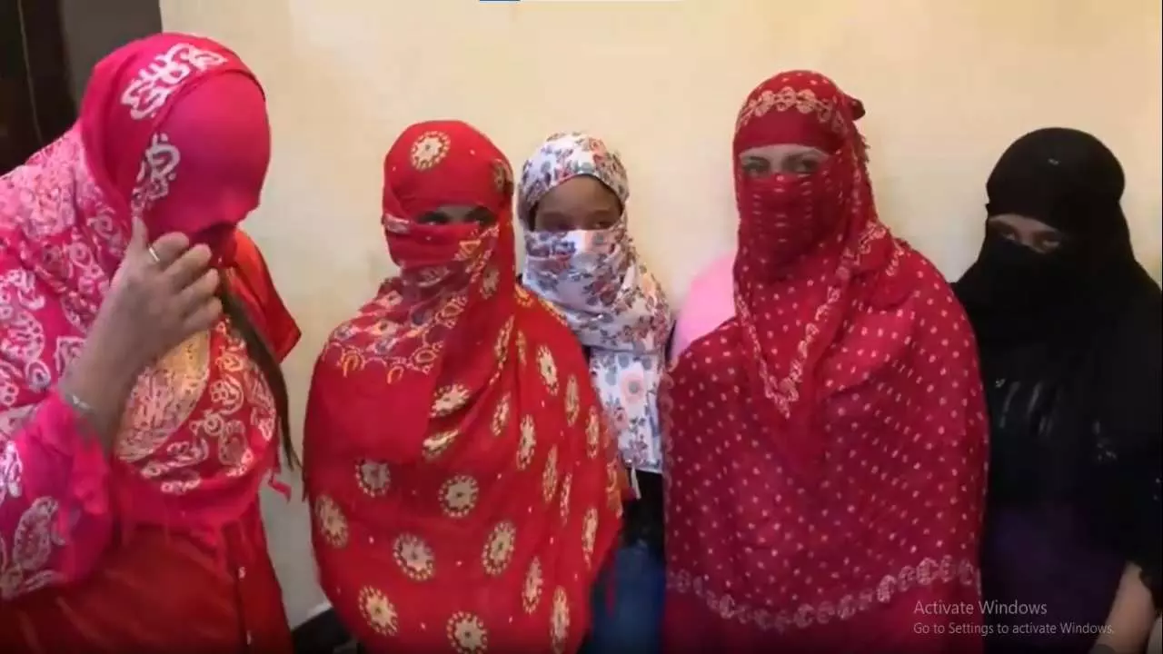 Varanasi Sex Racket Busted: मलदहिया के गेस्ट हाउस पर पुलिस का छापा, 5 महिलाओं समेत 9 गिरफ्तार