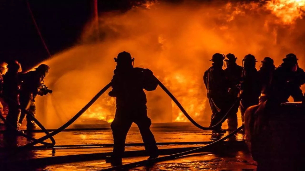 Delhi Lodhi Colony Fire: दिल्ली के लोधी कॉलोनी में दर्दनाक हादसा, इमारत में आग लगने से मां और दो बेटियों की जिंदा जलकर मौत Delhi Lodhi Colony Fire: दिल्ली के लोधी कॉलोनी में दर्दनाक हादसा, इमारत में आग लगने से मां और दो बेटियों की जिंदा जलकर मौत