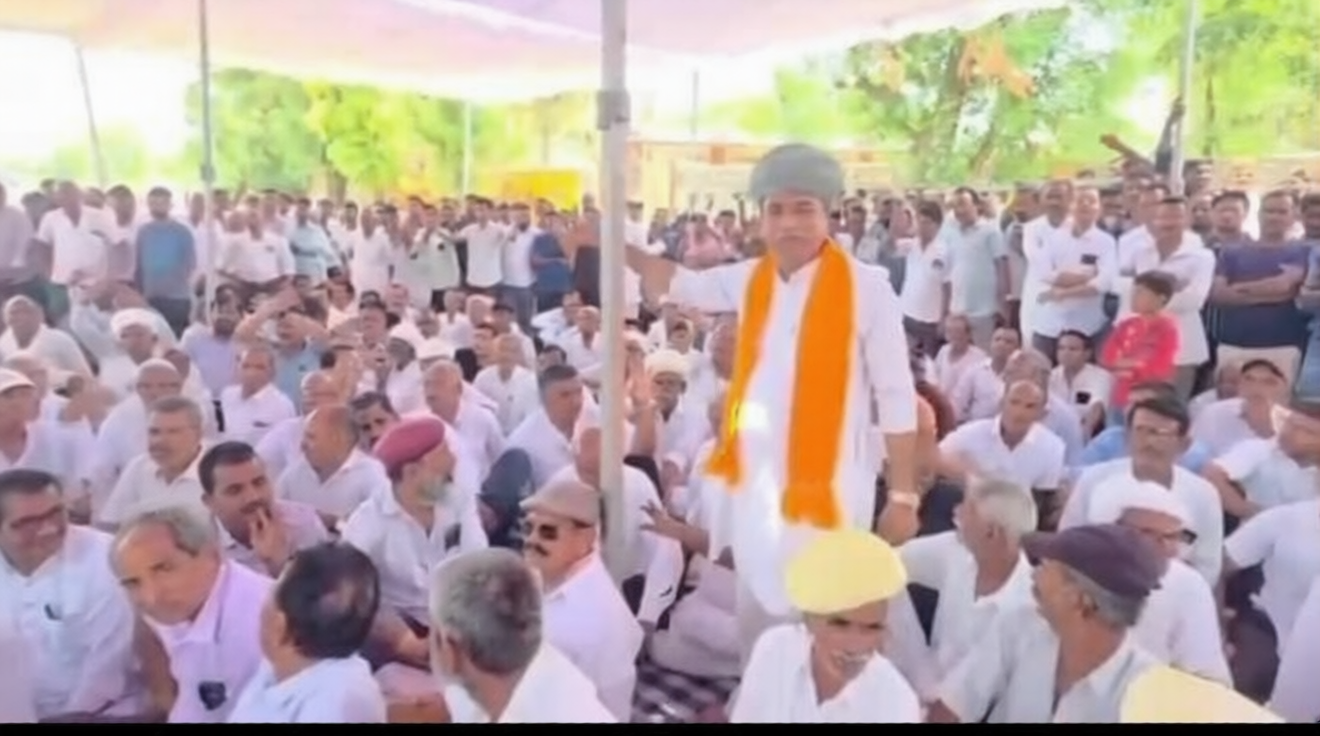 Rajasthan News: नाली विवाद में अभय सिंह राजपुरोहित की हत्या, कालंद्री में विशाल धरना; आरोपियों को उम्रकैद की मांग Rajasthan News: नाली विवाद में अभय सिंह राजपुरोहित की हत्या, कालंद्री में विशाल धरना; आरोपियों को उम्रकैद की मांग