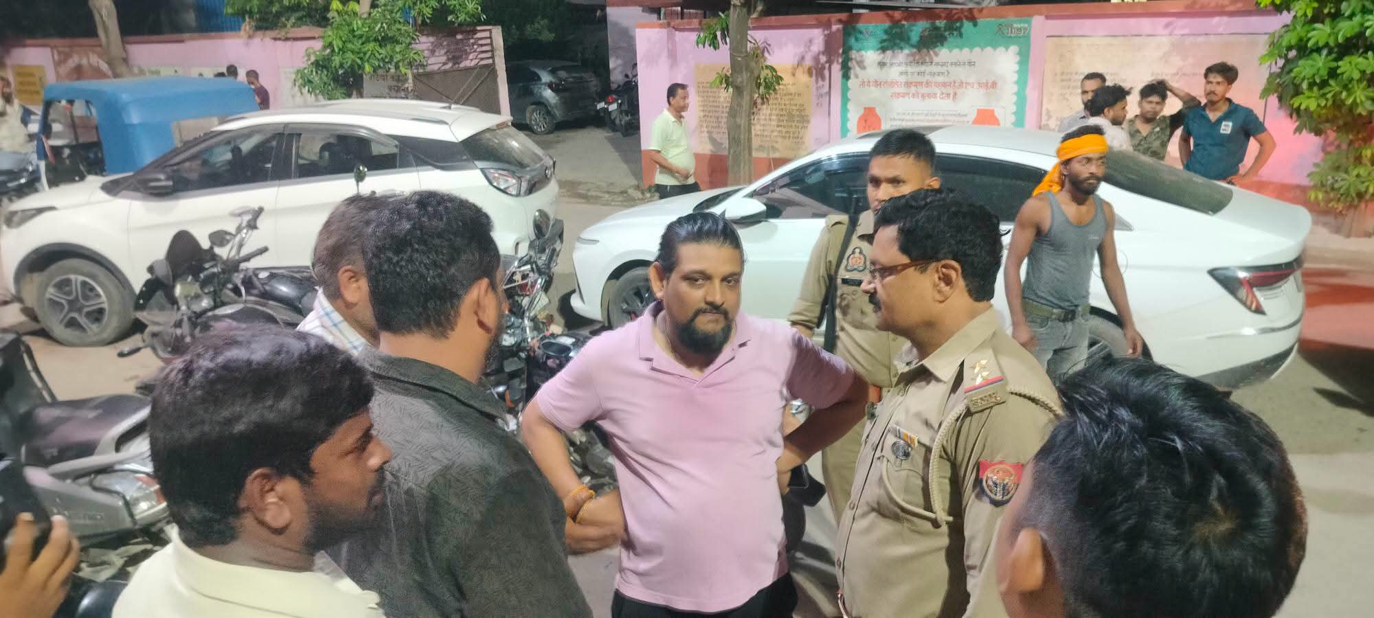 Barabanki News: स्कूल जा रहे मासूम की सड़क पर थम गई जिंदगी, तेज रफ्तार ट्रक ने ली छात्र की जान Barabanki News: स्कूल जा रहे मासूम की सड़क पर थम गई जिंदगी, तेज रफ्तार ट्रक ने ली छात्र की जान