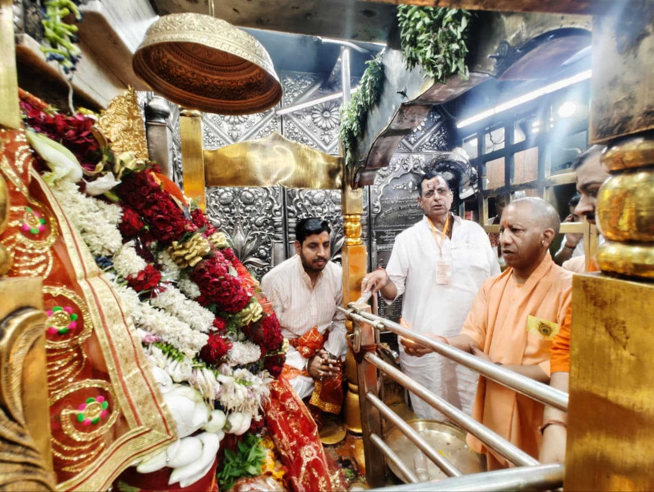 Mirzapur News: मुख्यमंत्री ने विंध्यधाम में मां विंध्यवासिनी का दर्शन-पूजन कर प्रदेशवासियों के सुख-समृद्धि की कामना की Mirzapur News: मुख्यमंत्री ने विंध्यधाम में मां विंध्यवासिनी का दर्शन-पूजन कर प्रदेशवासियों के सुख-समृद्धि की कामना की