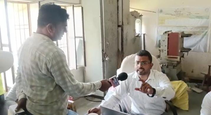 Chandauli News: स्मार्ट मीटर के नाम पर लूट,जिम्मेदारी से अधिकारी झाड़ रहे अपना पल्ला
