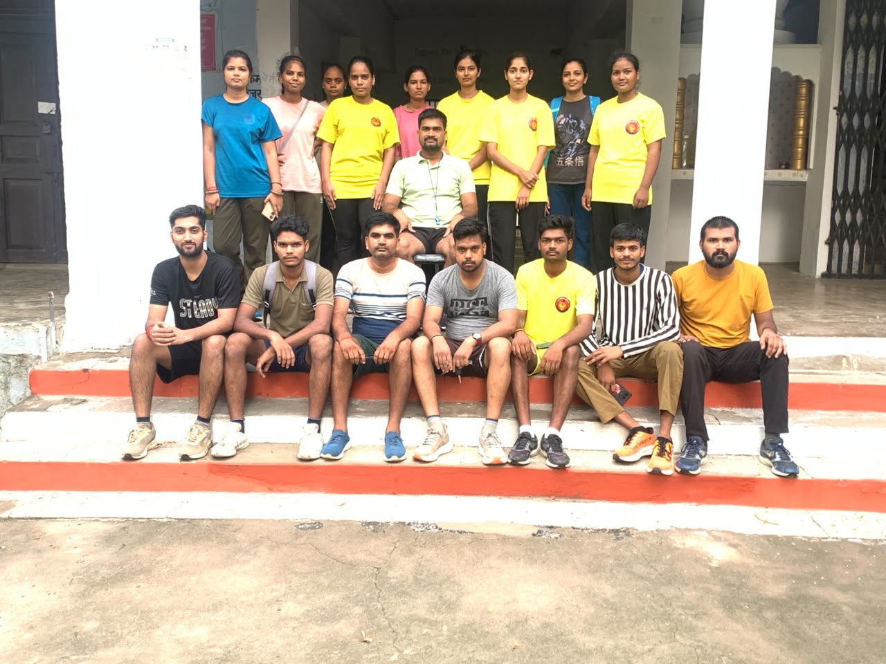 Hardoi News: डिफेंस एंड स्पोर्ट्स एकेडमी में युवाओं को मिल रही सेना व पुलिस भर्ती की तैयारी, सैकड़ों अभ्यर्थियों का सपना हुआ साकार