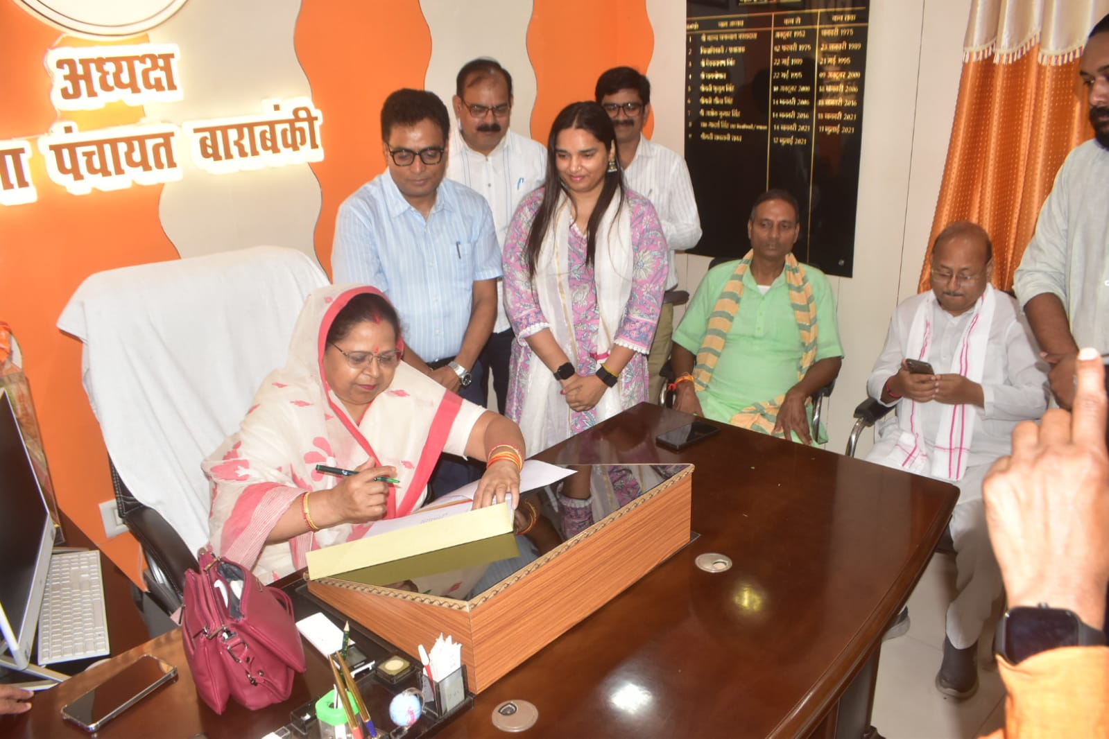UP News: प्रशासक के रूप में राजरानी रावत ने संभाला जिला पंचायत बाराबंकी का कार्यभार, परिसर में हुआ वृक्षारोपण UP News: प्रशासक के रूप में राजरानी रावत ने संभाला जिला पंचायत बाराबंकी का कार्यभार, परिसर में हुआ वृक्षारोपण