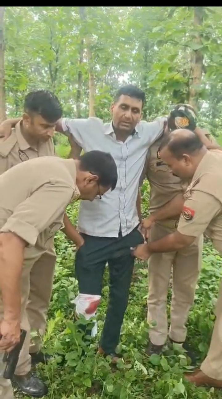 Bareilly News: पुलिस एनकाउंटर में रेप का आरोपी गिरफ्तार, अवैध हथियार, नकदी, मोबाइल और बाइक बरामद Bareilly News: पुलिस एनकाउंटर में रेप का आरोपी गिरफ्तार, अवैध हथियार, नकदी, मोबाइल और बाइक बरामद