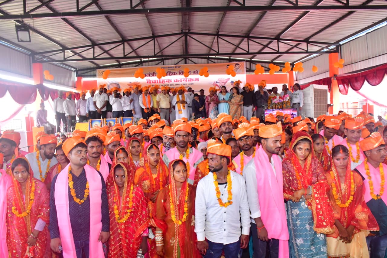 Barabanki News: सरदार वल्लभभाई पटेल पार्क में मुख्यमंत्री सामूहिक विवाह योजना के तहत भव्य समारोह सम्पन्न Barabanki News: सरदार वल्लभभाई पटेल पार्क में मुख्यमंत्री सामूहिक विवाह योजना के तहत भव्य समारोह सम्पन्न