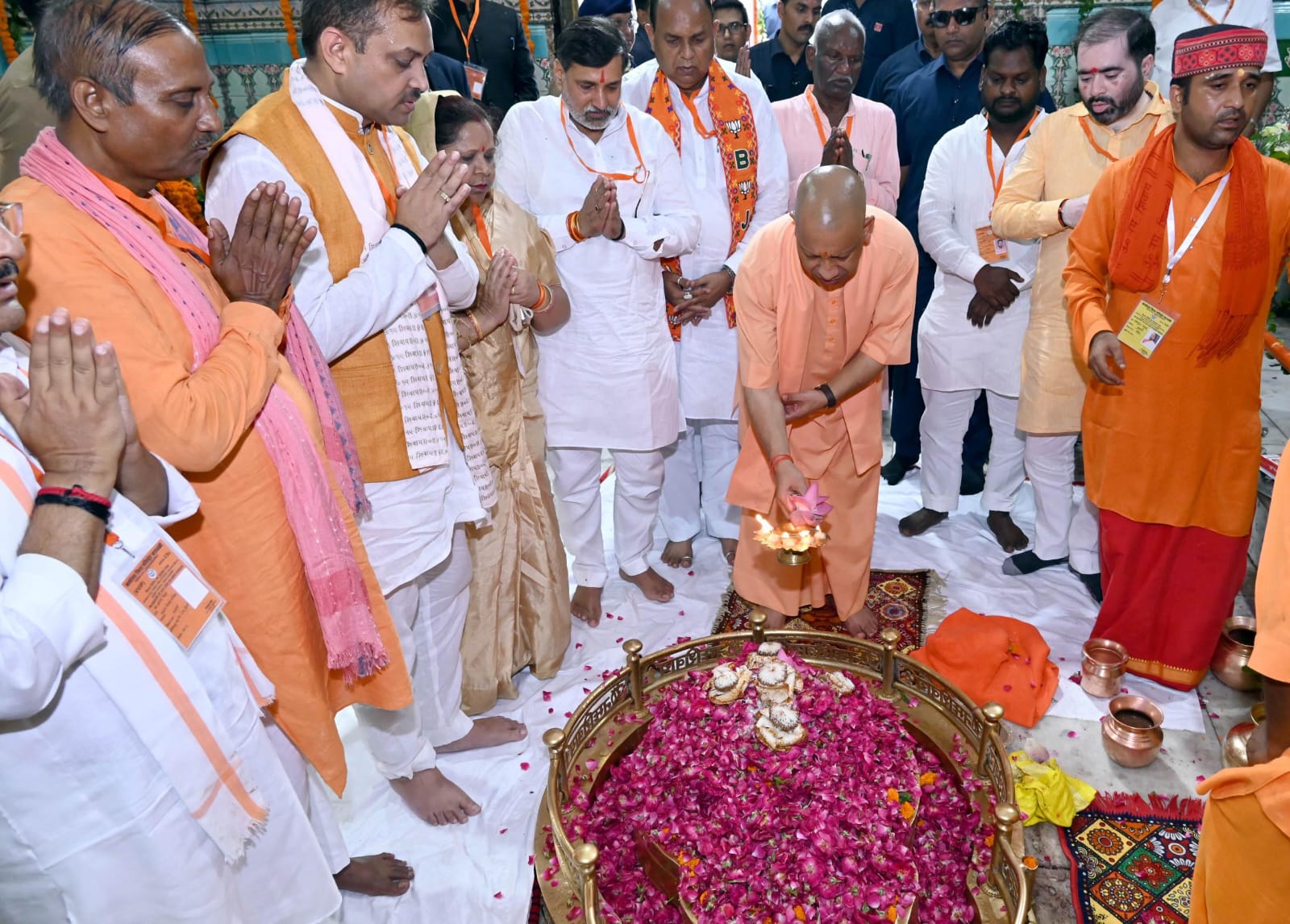 Barabanki News: मुख्यमंत्री योगी का बाराबंकी दौरा,लोधेश्वर महादेव के दर्शन के बाद बच्चों का कराया अन्नप्राशन, दिव्यांगों को बांटी ट्राइसाइकिल Barabanki News: मुख्यमंत्री योगी का बाराबंकी दौरा,लोधेश्वर महादेव के दर्शन के बाद बच्चों का कराया अन्नप्राशन, दिव्यांगों को बांटी ट्राइसाइकिल