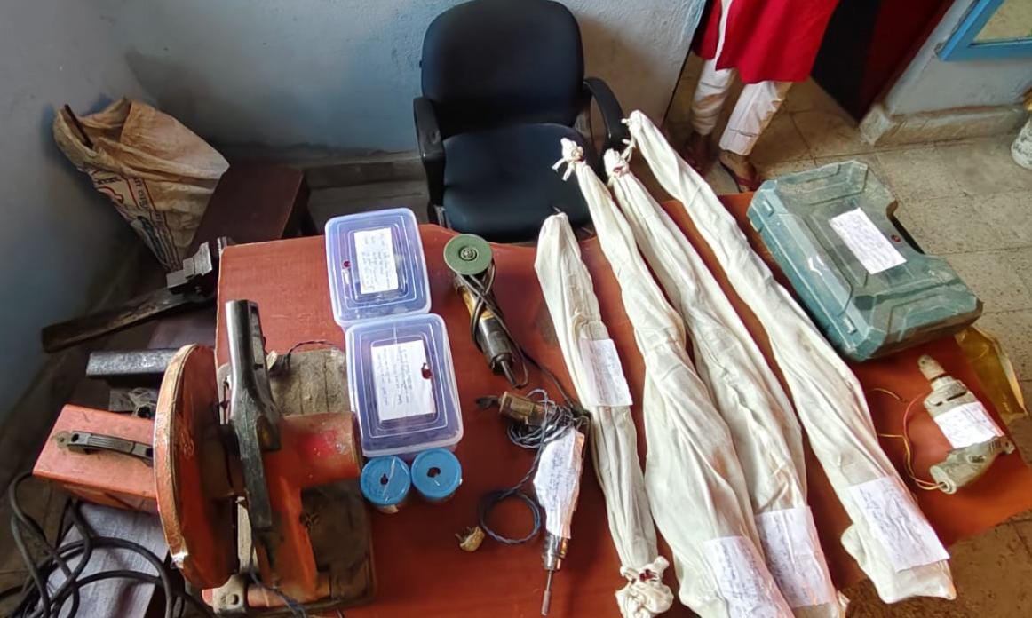 Bihar News: गयाजी में अवैध मिनी गन फैक्ट्री, आरोपी अरेस्ट, बंदूक सहित देसी कट्टा जब्त, हथियार बनाने के औजार बरामद Bihar News: गयाजी में अवैध मिनी गन फैक्ट्री, आरोपी अरेस्ट, बंदूक सहित देसी कट्टा जब्त, हथियार बनाने के औजार बरामद