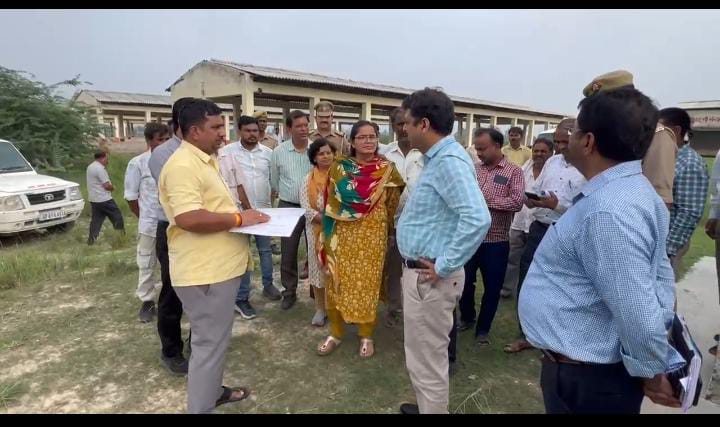 Barabanki News: डीएम ने विकास खंड निन्दूरा अन्तर्गत आंगनबाड़ी एवं वृहद गौ संरक्षण केंद्र का किया निरीक्षण Barabanki News: डीएम ने विकास खंड निन्दूरा अन्तर्गत आंगनबाड़ी एवं वृहद गौ संरक्षण केंद्र का किया निरीक्षण
