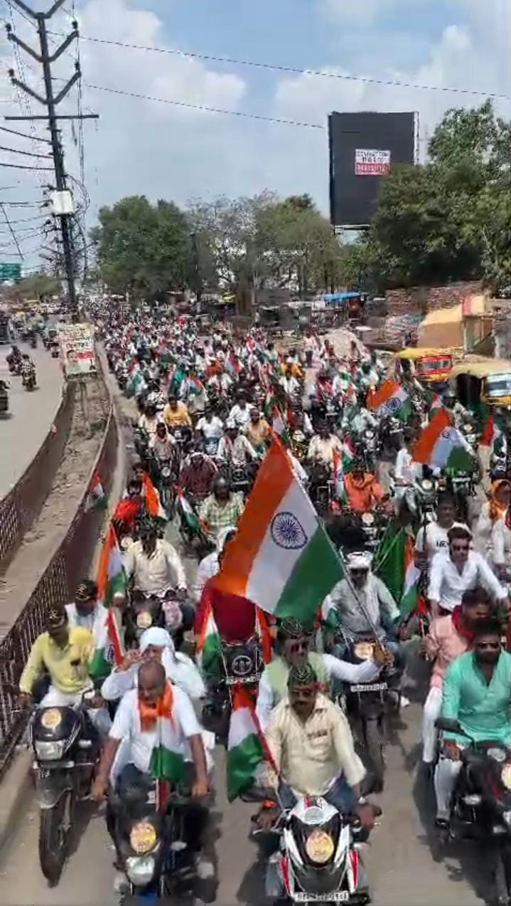 Chandauli News: कारगिल विजय दिवस,राष्ट्रभक्ति के रंग में रंगा मुगलसराय, पूर्व सैनिकों की भव्य तिरंगा यात्रा ने जीता दिल