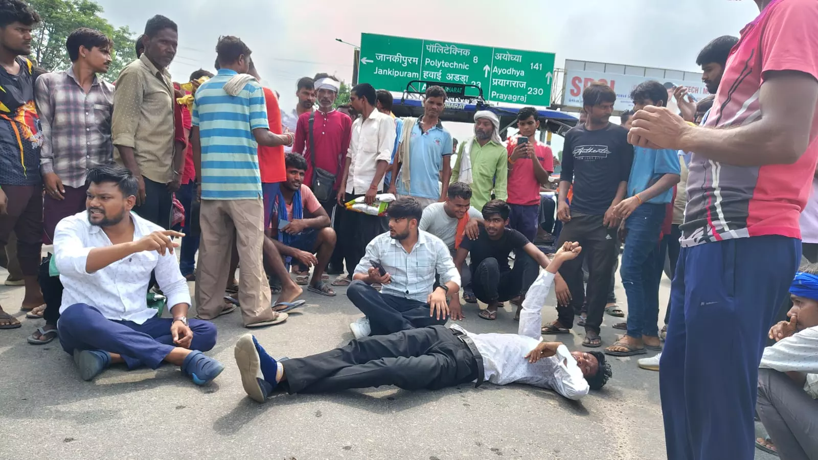 Lucknow News: लखनऊ में लॉ छात्र से मारपीट! ट्रैफिक पुलिस चौकी में बंद कर पीटने का आरोप