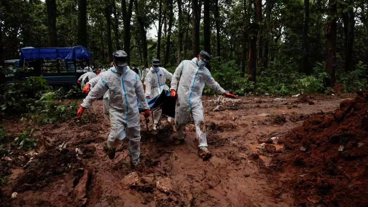 Nepal Flood Death Toll: पानी उतरते ही दिखी तबाही की असली तस्वीर, नेपाल में बाढ़-भूस्खलन से हाहाकार Nepal Flood Death Toll: पानी उतरते ही दिखी तबाही की असली तस्वीर, नेपाल में बाढ़-भूस्खलन से हाहाकार