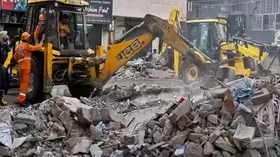 Delhi Building Demolition: पांडव नगर से लक्ष्मी नगर तक MCD का बड़ा एक्शन, अवैध निर्माण पर चला बुलडोजर