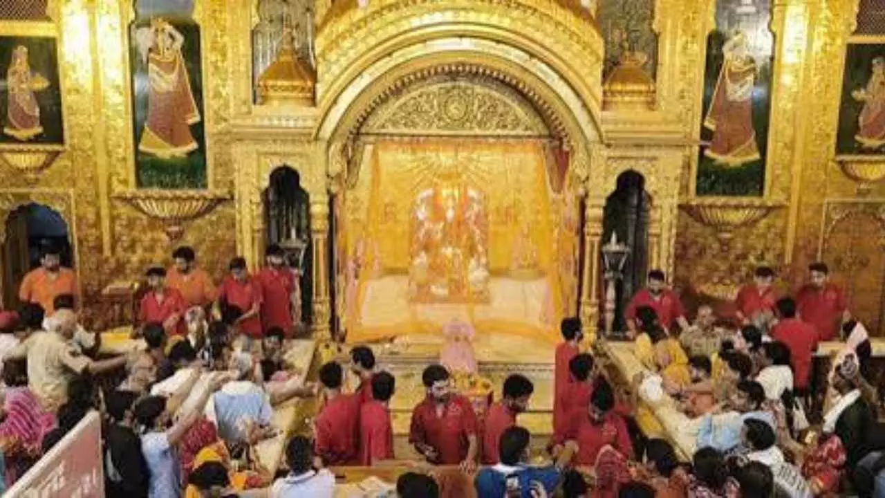 Moti Dungri Mehndi: जयपुर की इस मेहंदी के लिए उमड़ी भीड़, शादी की रुकावट दूर होने की है मान्यता !