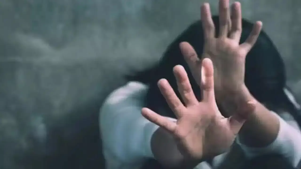 Bihar Crime News: बिहार के औरंगाबाद जिले में हैवानियत, नाबालिग लड़की को नशीला पदार्थ खिलाकर किया दुष्कर्म ! Bihar Crime News: बिहार के औरंगाबाद जिले में हैवानियत, नाबालिग लड़की को नशीला पदार्थ खिलाकर किया दुष्कर्म !