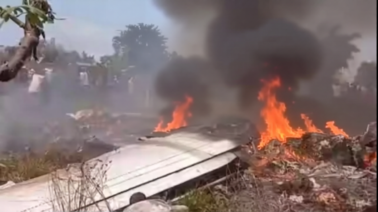 Congo Plane Crash: कांगो में बड़ा विमान हादसा, दो वरिष्ठ सैन्य अधिकारियों समेत 14 की मौत ! Congo Plane Crash: कांगो में बड़ा विमान हादसा, दो वरिष्ठ सैन्य अधिकारियों समेत 14 की मौत !