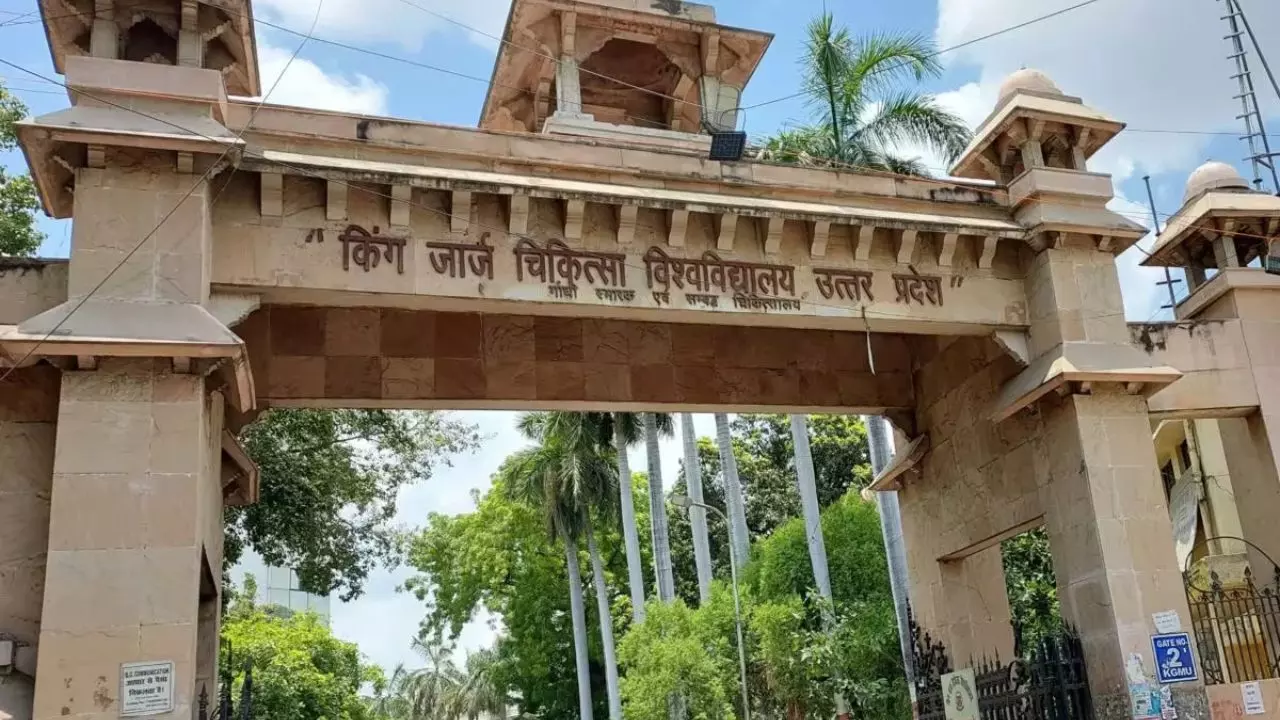 KGMU Nursing Students Protest: KGMU में नर्सिंग छात्रों का आंदोलन फिर शुरू, कार्रवाई न होने पर अधिकारियों के खिलाफ खोला मोर्चा ! KGMU Nursing Students Protest: KGMU में नर्सिंग छात्रों का आंदोलन फिर शुरू, कार्रवाई न होने पर अधिकारियों के खिलाफ खोला मोर्चा !