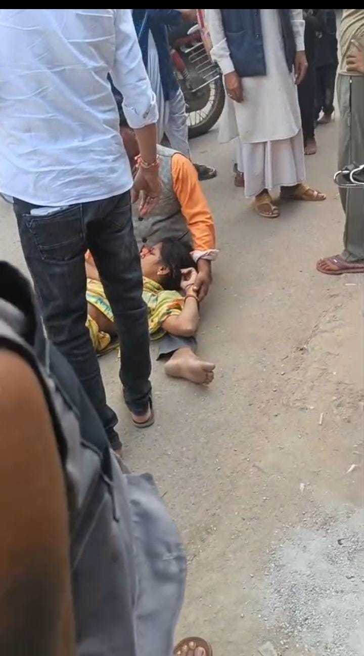 Sonbhadra News: पन्नूगंज थाना क्षेत्र में महिला और पुरुष पर धारदार हथियार से हमला, जिला अस्पताल में चल रहा इलाज Sonbhadra News: पन्नूगंज थाना क्षेत्र में महिला और पुरुष पर धारदार हथियार से हमला, जिला अस्पताल में चल रहा इलाज