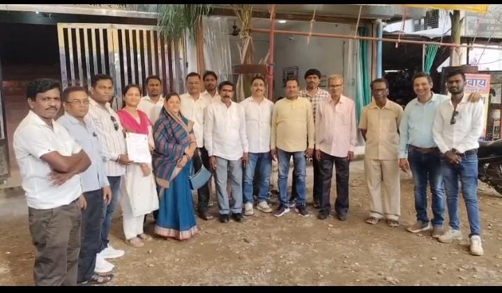 MP News: कैलाश चौधरी और पत्नी से कथित अमानवीय व्यवहार पर भड़का मरार माली समाज, निष्पक्ष जांच की मांग MP News: कैलाश चौधरी और पत्नी से कथित अमानवीय व्यवहार पर भड़का मरार माली समाज, निष्पक्ष जांच की मांग