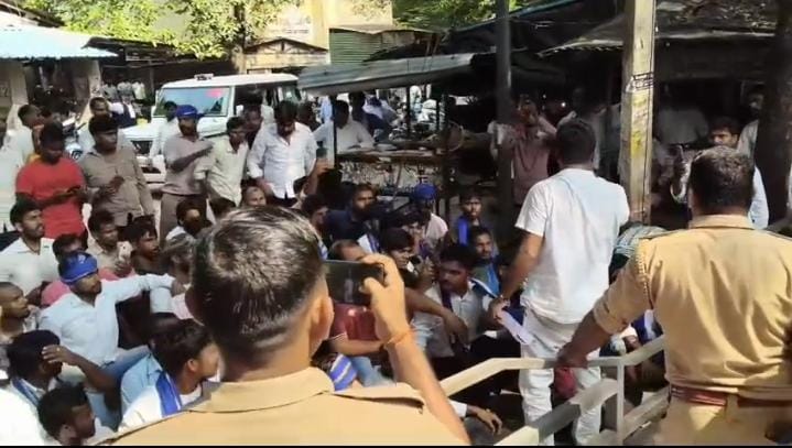 Barabanki News: चंद्रशेखर आजाद के काफिले को रोकने का आरोप, निष्पक्ष जांच की मांग Barabanki News: चंद्रशेखर आजाद के काफिले को रोकने का आरोप, निष्पक्ष जांच की मांग