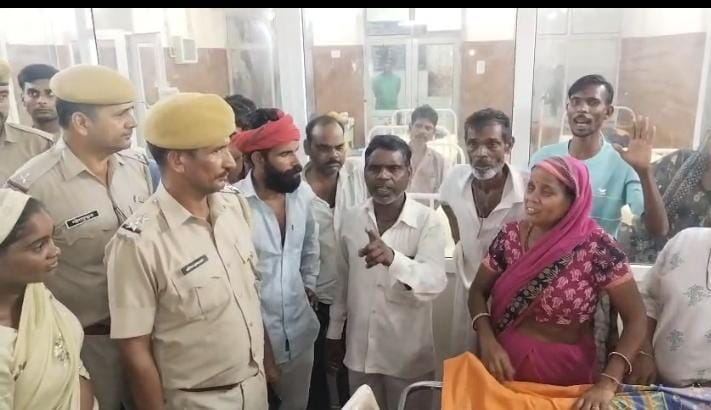 Alwar News: अलवर सामान्य चिकित्सालय में युवक की मौत पर परिजनों ने लगाए गंभीर आरोप, इलाज में लापरवाही का दावा ! Alwar News: अलवर सामान्य चिकित्सालय में युवक की मौत पर परिजनों ने लगाए गंभीर आरोप, इलाज में लापरवाही का दावा !