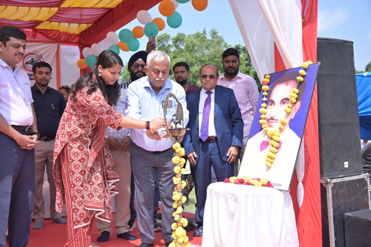 Barabanki News: राज्य स्तरीय तीरंदाजी प्रतियोगिता का भव्य शुभारंभ ! Barabanki News: राज्य स्तरीय तीरंदाजी प्रतियोगिता का भव्य शुभारंभ !