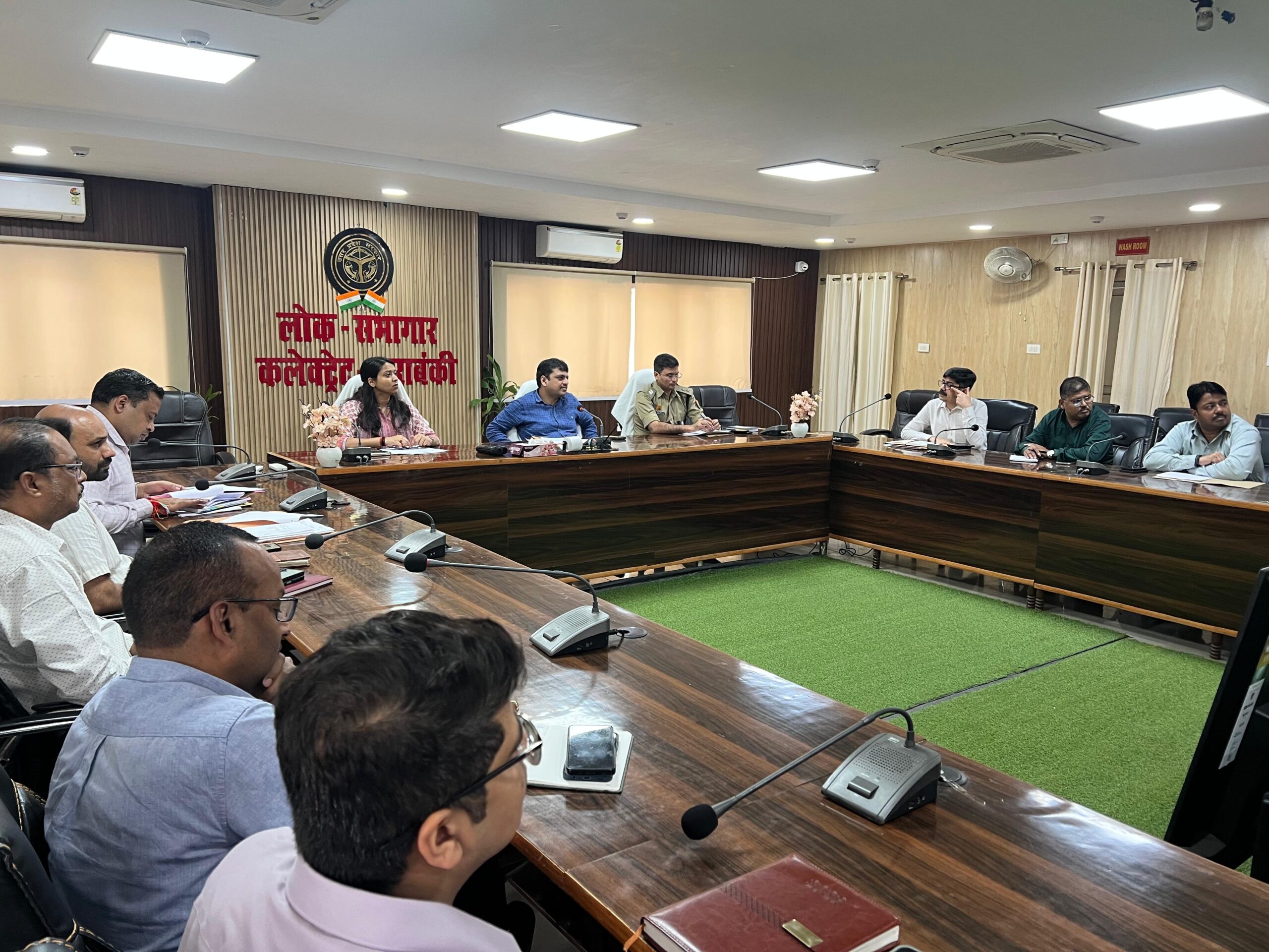 Barabanki News: डीएम की अध्यक्षता में जिला सड़क सुरक्षा समिति की बैठक सम्पन्न ! Barabanki News: डीएम की अध्यक्षता में जिला सड़क सुरक्षा समिति की बैठक सम्पन्न !